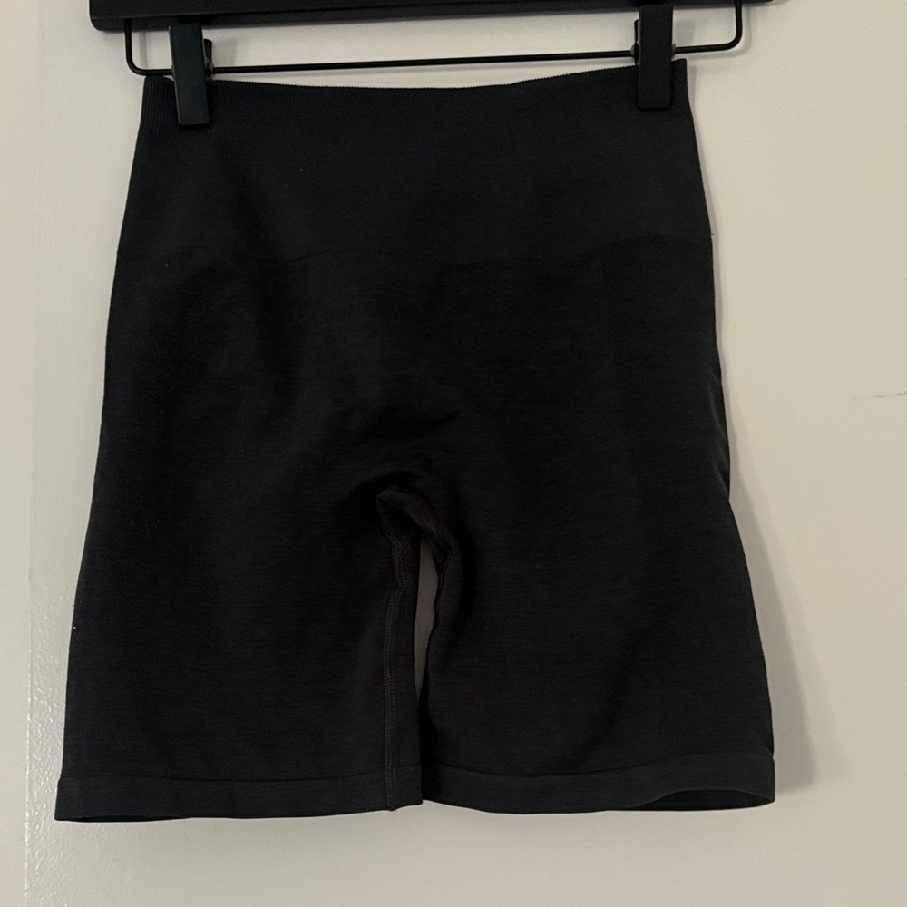 Alphalete Amplify Short 6.5" - Shadow